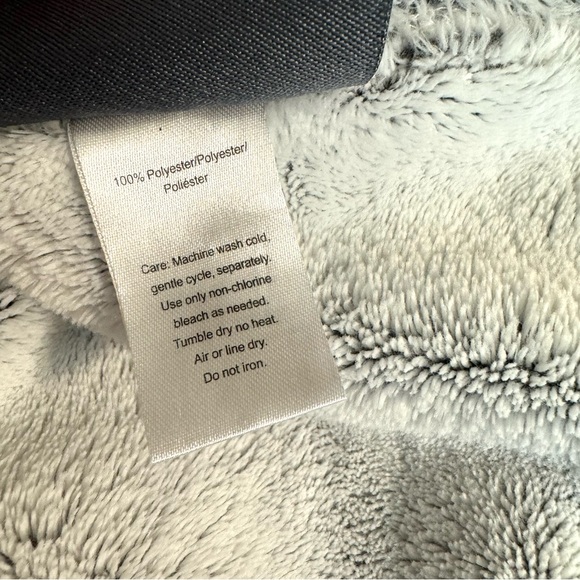 Berkshire Super Soft Queen Blanket Snowy Gray 82 W X 92 L - Picture 4 of 4